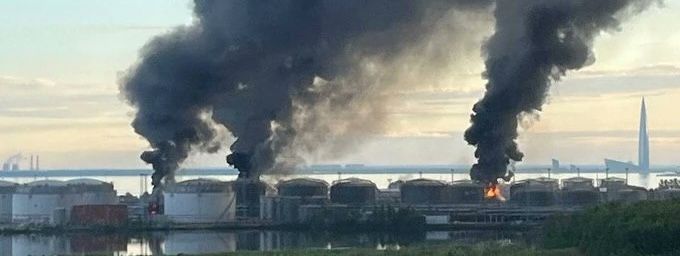 Petersburg w ogniu. Ukraińskie drony uderzają w terminal naftowy tuż przed forum Putina
