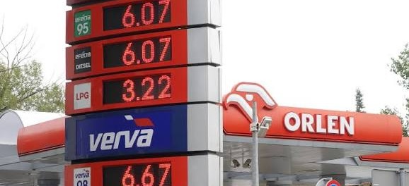 4 mld zł z zysków paliwowych. Polityk przyjmuje windfall tax