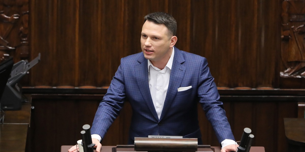 Sławomir Mentzen krytykuje PiS za oskarżenia wobec Mateusza Morawieckiego po rozłamie w partii